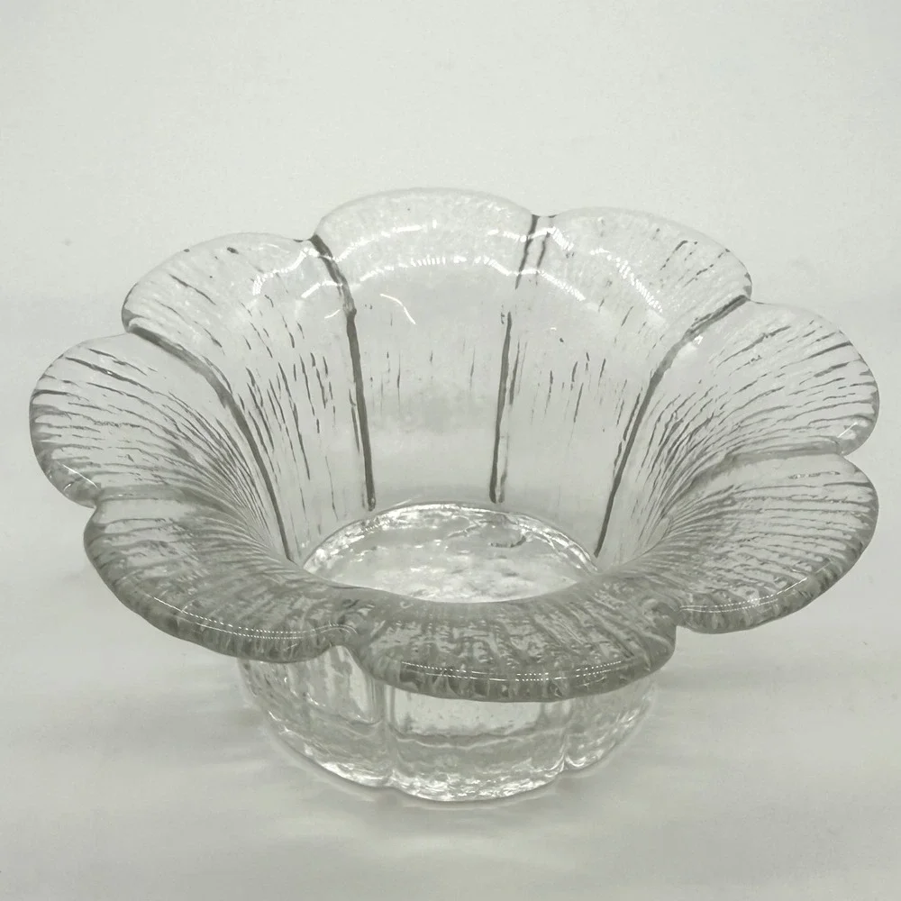 Vtg Finnish Art Glass Scalloped Petal Bowl Dish MCM light blue cerium UV glow